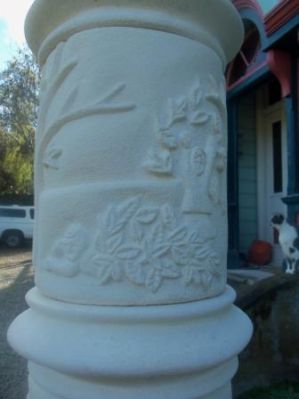 detail - autumn column 1
walking around this piece on this pillar - dad rakes the leaves, a cat chases leaves and on this side kids play in leaves!
